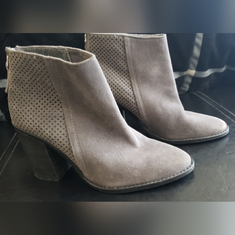 Steve Madden Replay Grey Suede Stacked Heel Ankle Boots Booties Size 7.5